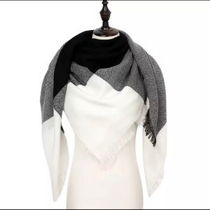 Cozy Winter Scarf Black/White